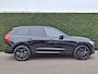 Volvo XC60 2.0 T8 Plug-in hybrid AWD Plus Black Edition Panorama dak | Harman Kardon audio | Elektrisch bedienbare stoelen met memorie functie