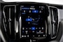Volvo XC60 2.0 T6 Plug-in hybrid AWD Ultra Black Edition | S/K-Panodak | Elek. Trekhaak | Alarmklasse 3 | Dig. Cockpit | Adapt. Cruise | Memory Stoelen | Elek. Klep | Stoel-+stuurverw. | Camera | NAV+App. Connect | ECC | LM 21" | 0210