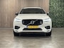 Volvo XC60 T6 AWD Recharge R-Design | Harman Kardon | Adaptieve Cruise Control | Crystal White | 21 Inch | Standkachel met Volvo On Call App | Stoelverwarming voor+achter | Stuurwielverwarming | Full LED Meesturende koplampen | Pilot Assist | BLIS Dode Hoek Detectie