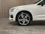 Volvo XC60 T6 AWD Recharge R-Design | Harman Kardon | Adaptieve Cruise Control | Crystal White | 21 Inch | Standkachel met Volvo On Call App | Stoelverwarming voor+achter | Stuurwielverwarming | Full LED Meesturende koplampen | Pilot Assist | BLIS Dode Hoek Detectie