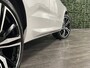 Volvo XC60 T6 AWD Recharge R-Design | Harman Kardon | Adaptieve Cruise Control | Crystal White | 21 Inch | Standkachel met Volvo On Call App | Stoelverwarming voor+achter | Stuurwielverwarming | Full LED Meesturende koplampen | Pilot Assist | BLIS Dode Hoek Detectie
