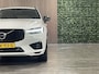 Volvo XC60 T6 AWD Recharge R-Design | Harman Kardon | Adaptieve Cruise Control | Crystal White | 21 Inch | Standkachel met Volvo On Call App | Stoelverwarming voor+achter | Stuurwielverwarming | Full LED Meesturende koplampen | Pilot Assist | BLIS Dode Hoek Detectie