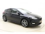 Ford Focus 1.5 ST-Line 150 PK | Navigatie | Climate control | Trekhaak | Keyless start | Lichtmetalen velgen | Verwarmd voorruit | Getint glas | Cruise control | Parkeersensoren
