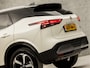 Nissan Qashqai 1.5 e-Power N-Connecta Deluxe 191Pk Automaat (PANORAMADAK, APPLE CARPLAY, GROOT NAVI, VIRTUAL COCKPIT, STUUR/STOELVERWARMING, 360 CAMERA, ADAPTIVE CRUISE, GETINT GLAS, NIEUWSTAAT)