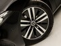 Mercedes-Benz A-klasse 180 Sport Automaat (SCHUIFDAK, GROOT NAVI, SFEERVERLICHTING, DIAMOND GRILL, CAMERA, STOELVERWARMING, LEDEREN SPORTSTOELEN, WIDESCREEN, CRUISE, NIEUWE APK, NIEUWSTAAT)