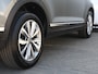 Volkswagen T-Roc 1.0 TSI Style Business 115PK | Navigatie | Stoelverwarming | Trekhaak | Parkeersensoren | Dab+ | Led