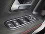 Mercedes-Benz A-klasse 200 Business Solution AMG | Achteruitrijcamera | Parkeersensoren | Stoelverwarming | Panoramadak |