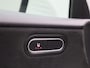 Mercedes-Benz A-klasse 200 Business Solution AMG | Achteruitrijcamera | Parkeersensoren | Stoelverwarming | Panoramadak |