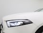 Mercedes-Benz A-klasse 200 Business Solution AMG | Achteruitrijcamera | Parkeersensoren | Stoelverwarming | Panoramadak |