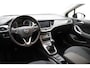 Opel Astra 1.4 Black Edition 150pk | Navigatie | Airco | Sportief | Parkeersensoren Achter | Weinig Kilometers | 1e Eigenaar | 17" Lichtmetalen Velgen | Cruise Control