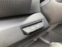 Renault Trafic 2.0 dCi 150 T30 L2H1 Comfort AUTOMAAT NIEUW MODEL MARGE AUTO GEEN BTW VERSCHULDIGD Airco/Park.Sensoren/Cruise Contr.ELektr. vew.+verst.b. Buitenspiegels/Radio met DAB/Led Dagrijverl./Dubb. pass.bank/Hoogte verst.bare stoel/Schuifdeur rechts/Multifunct. verst.b. Stuur/Mistla