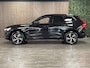 Volvo XC60 T6 AWD Recharge R-Design | Head-Up Display | Stoelverwarming voor+achter | Stuurwielverwarming | Parkeercamera | BLIS Dode Hoek Detectie | Elektrische voorstoelen geheugen | Contour stoelen | Zitting verlenging voorstoelen | Schuifdak | 19 Inch | Keyless