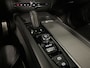 Volvo XC60 T6 AWD Recharge R-Design | Head-Up Display | Stoelverwarming voor+achter | Stuurwielverwarming | Parkeercamera | BLIS Dode Hoek Detectie | Elektrische voorstoelen geheugen | Contour stoelen | Zitting verlenging voorstoelen | Schuifdak | 19 Inch | Keyless
