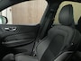 Volvo XC60 T6 AWD Recharge R-Design | Head-Up Display | Stoelverwarming voor+achter | Stuurwielverwarming | Parkeercamera | BLIS Dode Hoek Detectie | Elektrische voorstoelen geheugen | Contour stoelen | Zitting verlenging voorstoelen | Schuifdak | 19 Inch | Keyless