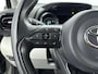 Toyota Yaris 1.5 Hybrid Executive | Dodehoek | Lederen bekleding | Stoelverwarming | Head-Up Display | Parkeersensoren