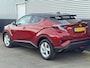 Toyota C-HR 1.8 Hybrid Style CVT-Automaat Incl: FullMap navigatie, Adaptieve Cruiscontrol, Climate control, Blindspot monitor, PArelmoer rood met zwart dak, LM velgen, Stoelverwarming.