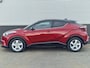 Toyota C-HR 1.8 Hybrid Style CVT-Automaat Incl: FullMap navigatie, Adaptieve Cruiscontrol, Climate control, Blindspot monitor, PArelmoer rood met zwart dak, LM velgen, Stoelverwarming.