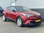 Toyota C-HR 1.8 Hybrid Style CVT-Automaat Incl: FullMap navigatie, Adaptieve Cruiscontrol, Climate control, Blindspot monitor, PArelmoer rood met zwart dak, LM velgen, Stoelverwarming.