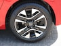 Peugeot 208 Hybrid 100PK e-DCS6 Allure | AUTOMAAT | Navigatie | Parkeersensoren | LED | Lederen Stuurwiel | Climate Control | Cruise Control | 16" LMV | Apple Carplay/Android Auto | Privacy Glass |