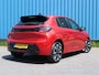 Peugeot 208 Hybrid 100PK e-DCS6 Allure | AUTOMAAT | Navigatie | Parkeersensoren | LED | Lederen Stuurwiel | Climate Control | Cruise Control | 16" LMV | Apple Carplay/Android Auto | Privacy Glass |