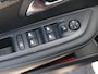Peugeot 208 Hybrid 100PK e-DCS6 Allure | AUTOMAAT | Navigatie | Parkeersensoren | LED | Lederen Stuurwiel | Climate Control | Cruise Control | 16" LMV | Apple Carplay/Android Auto | Privacy Glass |