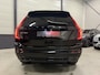 Volvo XC90 T8 Recharge AWD R-Design Long Range 455PK PANO/LUCHTVERING/TREKHAAK/HEAD-UP/360CAMERA/H&K/ACC/PILOT-ASSIST/KEYLESS/22"LMV/R-DESIGN EDITION PLUS DARK/BLACK ALL BLACK