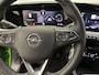 Opel Mokka SUV Level 3 100pk | Navigatie | Achteruitrijcamera | Parkeersensoren Voor en Achter | Voorstoelen Verwarmd | LED Koplampen | Verwarmde Lederen Stuurwiel | Dodehoek Detectie | Climate Control | Cruise Control | 17" Lichtmetalen Velgen | Apple Carplay/Android Auto |