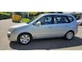 Kia Carens 2.0 CVVT X-ecutive