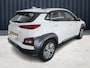 Hyundai Kona Electric EV Comfort 64 kWh (204 PK) 1e-Eig. & Dealer-Onderh. BOVAG-Garantie. NL-Auto. Warmtepomp, Navigatie/Apple-Carplay/Android-Auto, Adaptive-Cruisecontrol, Keyless-Entry/Start, Parkeersensoren, Achteruitrijcamera, DAB, Lm-Velgen-17Inch, Privacy-Glas
