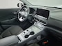 Hyundai Kona Electric EV Comfort 64 kWh (204 PK) 1e-Eig. & Dealer-Onderh. BOVAG-Garantie. NL-Auto. Warmtepomp, Navigatie/Apple-Carplay/Android-Auto, Adaptive-Cruisecontrol, Keyless-Entry/Start, Parkeersensoren, Achteruitrijcamera, DAB, Lm-Velgen-17Inch, Privacy-Glas