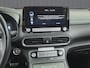 Hyundai Kona Electric EV Comfort 64 kWh (204 PK) 1e-Eig. & Dealer-Onderh. BOVAG-Garantie. NL-Auto. Warmtepomp, Navigatie/Apple-Carplay/Android-Auto, Adaptive-Cruisecontrol, Keyless-Entry/Start, Parkeersensoren, Achteruitrijcamera, DAB, Lm-Velgen-17Inch, Privacy-Glas