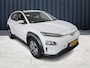 Hyundai Kona Electric EV Comfort 64 kWh (204 PK) 1e-Eig. & Dealer-Onderh. BOVAG-Garantie. NL-Auto. Warmtepomp, Navigatie/Apple-Carplay/Android-Auto, Adaptive-Cruisecontrol, Keyless-Entry/Start, Parkeersensoren, Achteruitrijcamera, DAB, Lm-Velgen-17Inch, Privacy-Glas