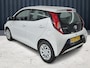 Toyota Aygo 1.0 VVT-i x-play (73 PK) !-Eig. & Dealer-Onderh. BOVAG-Garantie. NL-Auto. Navigatie/Apple-Carplay/Android-Auto, Achteruitrijcamera, Airco, Privacy-Glas