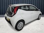 Toyota Aygo 1.0 VVT-i x-play (73 PK) 2e-Eig. & Dealer-Onderh. BOVAG-Garantie. NL-Auto. Navigatie/Apple-Carplay/Android-Auto, Achteruitrijcamera, Airco, Privacy-Glas