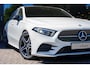 Mercedes-Benz A-klasse 180 AMG line | Night | Panorama-schuifdak | Apple Carplay | Achteruitrijcamera | Stoelverwarming | Dode hoek |