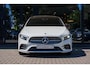 Mercedes-Benz A-klasse 180 AMG line | Night | Panorama-schuifdak | Apple Carplay | Achteruitrijcamera | Stoelverwarming | Dode hoek |