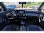 Mercedes-Benz A-klasse 180 AMG line | Night | Panorama-schuifdak | Apple Carplay | Achteruitrijcamera | Stoelverwarming | Dode hoek |