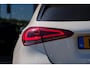 Mercedes-Benz A-klasse 180 AMG line | Night | Panorama-schuifdak | Apple Carplay | Achteruitrijcamera | Stoelverwarming | Dode hoek |