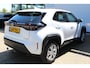 Toyota Yaris Cross 1.5 Hybrid Business | Incl. 12 maanden Garantie | Afneembare trekhaak | Adaptive cruise controle | Stoel & Stuur verwarming | Climate controle | Achteruitrijcamera | Apple CarPlay/Android Auto | Lane assist | DAB | Climate controle | 16 Inch LMV |