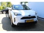 Toyota Yaris Cross 1.5 Hybrid Business | Incl. 12 maanden Garantie | Afneembare trekhaak | Adaptive cruise controle | Stoel & Stuur verwarming | Climate controle | Achteruitrijcamera | Apple CarPlay/Android Auto | Lane assist | DAB | Climate controle | 16 Inch LMV |