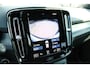 Volvo XC40 B4 Automaat R-Design | Verwarmbare Voorstoelen | Harman Kardon Premium Audio | Verwarmbare Voorruit | Getint Glas Achter | Achteruitrijcamera | Dodehoekdetectie Met Correctie | Adaptieve Cruise Control | Sportonderstel | Electronic Climate Control | Navigatiesysteem | Rijstrooksensor Met Correctie | LED Koplampen | Parkeersensoren | Apple Carplay/Android Auto