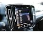 Volvo XC40 B4 Automaat R-Design | Verwarmbare Voorstoelen | Harman Kardon Premium Audio | Verwarmbare Voorruit | Getint Glas Achter | Achteruitrijcamera | Dodehoekdetectie Met Correctie | Adaptieve Cruise Control | Sportonderstel | Electronic Climate Control | Navigatiesysteem | Rijstrooksensor Met Correctie | LED Koplampen | Parkeersensoren | Apple Carplay/Android Auto