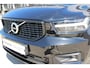 Volvo XC40 B4 Automaat R-Design | Verwarmbare Voorstoelen | Harman Kardon Premium Audio | Verwarmbare Voorruit | Getint Glas Achter | Achteruitrijcamera | Dodehoekdetectie Met Correctie | Adaptieve Cruise Control | Sportonderstel | Electronic Climate Control | Navigatiesysteem | Rijstrooksensor Met Correctie | LED Koplampen | Parkeersensoren | Apple Carplay/Android Auto