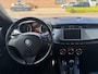 Alfa Romeo Giulietta 1.4 T Distinctive Stap in, voel de Alfa-beleving. Voorzien van o.a.:  Carplay, Leder, Stoelverwarming, Parkeersensoren en Automaat