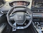 Peugeot 5008 1.2 Hybrid GT | 7-Zits | Automaat | Panoramisch Schuifdak | Black Pack | Focal Sound | Keyless Achterklep | Navigatie | Zeer Complete en Stoere Peugeot 5008 !! Draadloze Telefoonlader | Full LED | Stoelverwarming |