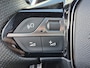 Peugeot 5008 1.2 Hybrid GT | 7-Zits | Automaat | Panoramisch Schuifdak | Black Pack | Focal Sound | Keyless Achterklep | Navigatie | Zeer Complete en Stoere Peugeot 5008 !! Draadloze Telefoonlader | Full LED | Stoelverwarming |