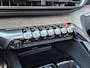 Peugeot 5008 1.2 Hybrid GT | 7-Zits | Automaat | Panoramisch Schuifdak | Black Pack | Focal Sound | Keyless Achterklep | Navigatie | Zeer Complete en Stoere Peugeot 5008 !! Draadloze Telefoonlader | Full LED | Stoelverwarming |