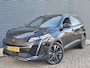 Peugeot 5008 1.2 Hybrid GT | 7-Zits | Automaat | Panoramisch Schuifdak | Black Pack | Focal Sound | Keyless Achterklep | Navigatie | Zeer Complete en Stoere Peugeot 5008 !! Draadloze Telefoonlader | Full LED | Stoelverwarming |