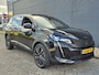 Peugeot 5008 1.2 Hybrid GT | 7-Zits | Automaat | Panoramisch Schuifdak | Black Pack | Focal Sound | Keyless Achterklep | Navigatie | Zeer Complete en Stoere Peugeot 5008 !! Draadloze Telefoonlader | Full LED | Stoelverwarming |
