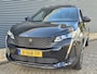 Peugeot 5008 1.2 Hybrid GT | 7-Zits | Automaat | Panoramisch Schuifdak | Black Pack | Focal Sound | Keyless Achterklep | Navigatie | Zeer Complete en Stoere Peugeot 5008 !! Draadloze Telefoonlader | Full LED | Stoelverwarming |